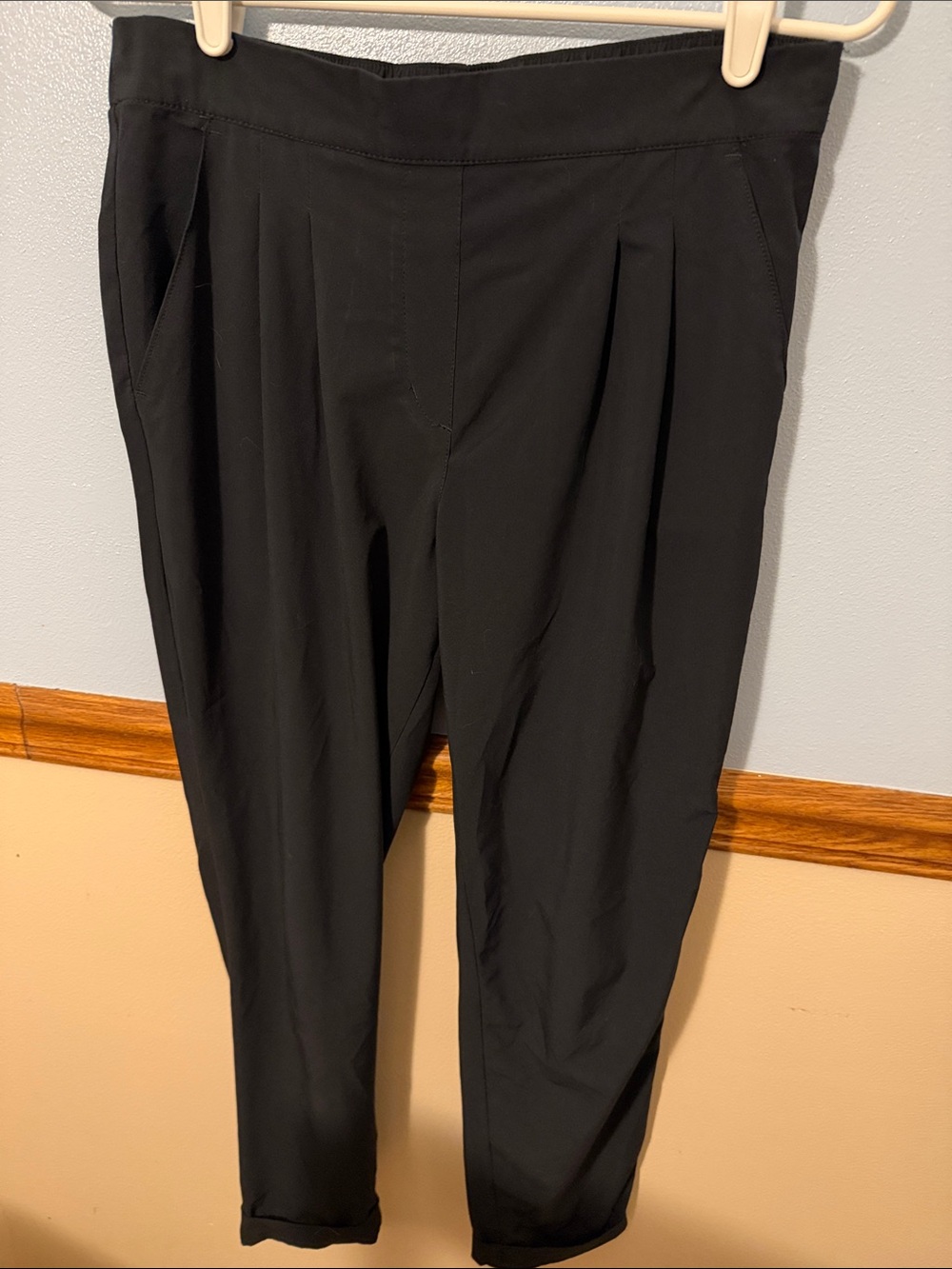Women's QOR Black Pleated Jogger/Hiking Pants Size 6